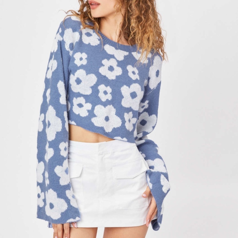 Cider‎ Floral Sweater Flare Sleeve Soft & Cozy